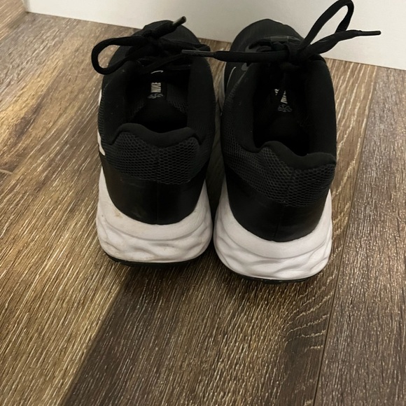 Ladies Nike Revolution Running Shoe - Picture 6 of 7